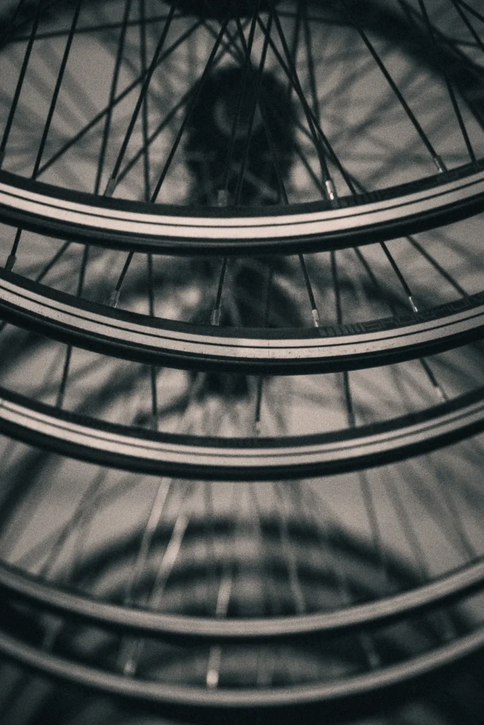 Fahrradfelgen in einer Werkstatt