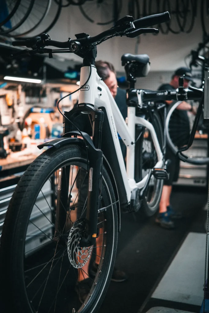 Riese-und-Müller-E-Bike im Verkaufsraum
